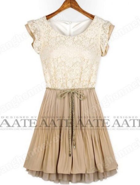 Vestido Curto / Claro / Laço